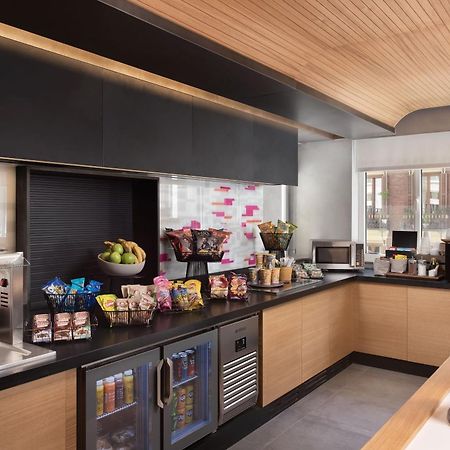 Aloft Madrid Gran Via Hotel Екстериор снимка